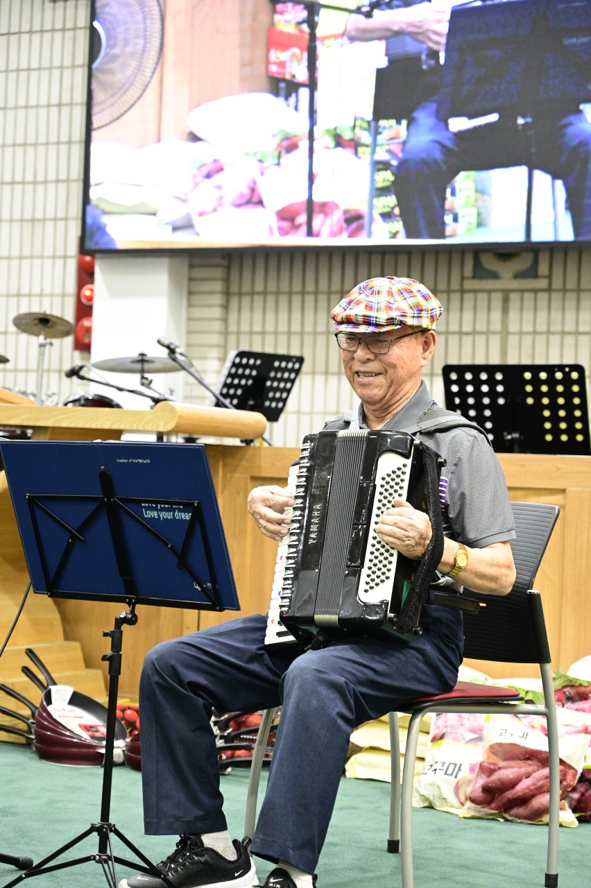 비산동 교회 행사 사진-찬양제6 조영삼 안수집사-61052180926.jpg